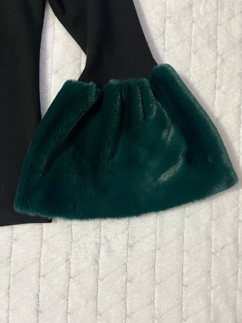 H Squared BEULAH Black Crew Neck Top with Emerald Velvet Bell Sleeves Sz M - Picture 6 of 8